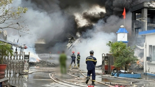 Cháy lớn nhà xưởng sản xuất giày ở Hải Phòng