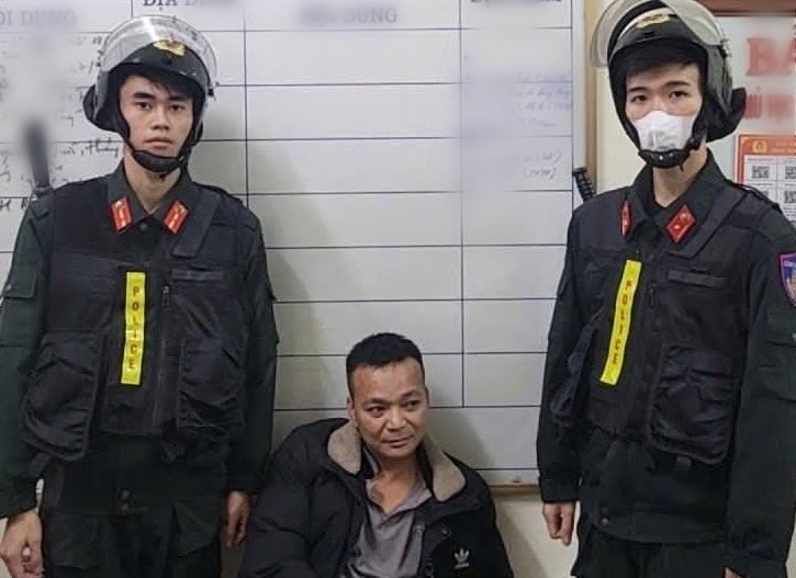 Đối tượng Phạm Trọng Huy (giữa). Ảnh: CQCA Đối tượng Phạm Trọng Huy (giữa). Ảnh: CQCA