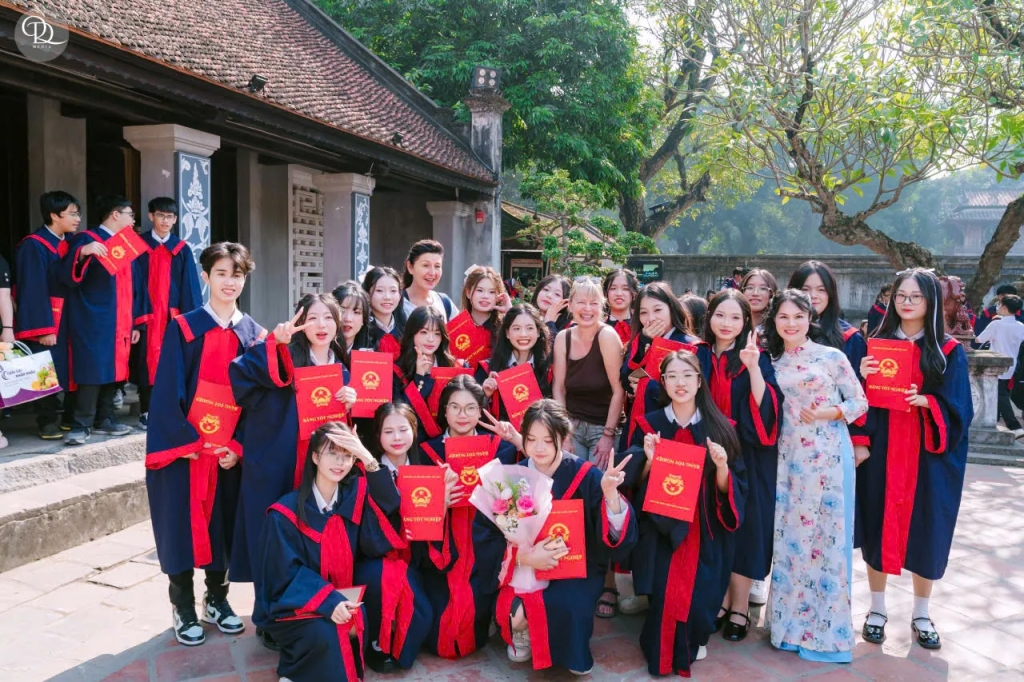 Văn Miếu Quốc Tử Giám, là một trong những điểm đến không thể thiếu trong những bộ ảnh kỷ yếu. Ảnh RD Văn Miếu Quốc Tử Giám, là một trong những điểm đến không thể thiếu trong những bộ ảnh kỷ yếu. Ảnh RD