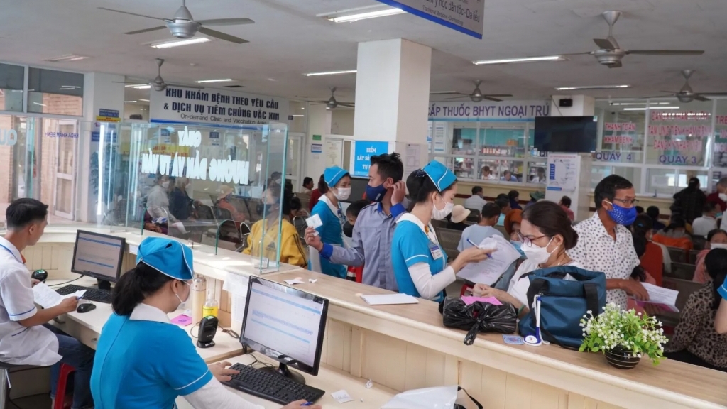 Khám chữa bệnh từ xa được bảo hiểm y tế chi trả: những “nút thắt” cần gỡ