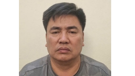 Khởi tố kẻ đẩy Cảnh sát giao thông vào đầu xe tải về tội "Giết người"