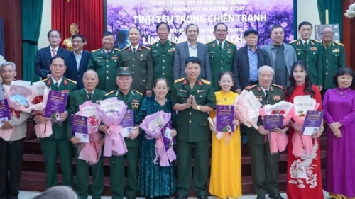 Trao thưởng Cuộc vận động viết và sưu tầm kỷ vật “Tình yêu trong chiến tranh”