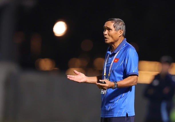 HLV Mai Đức Chung bức xúc với trọng tài sau chung kết SEA Games 33