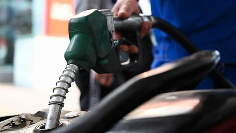 Giá xăng dầu trong nước tiếp tục giảm sâu từ chiều 18/12