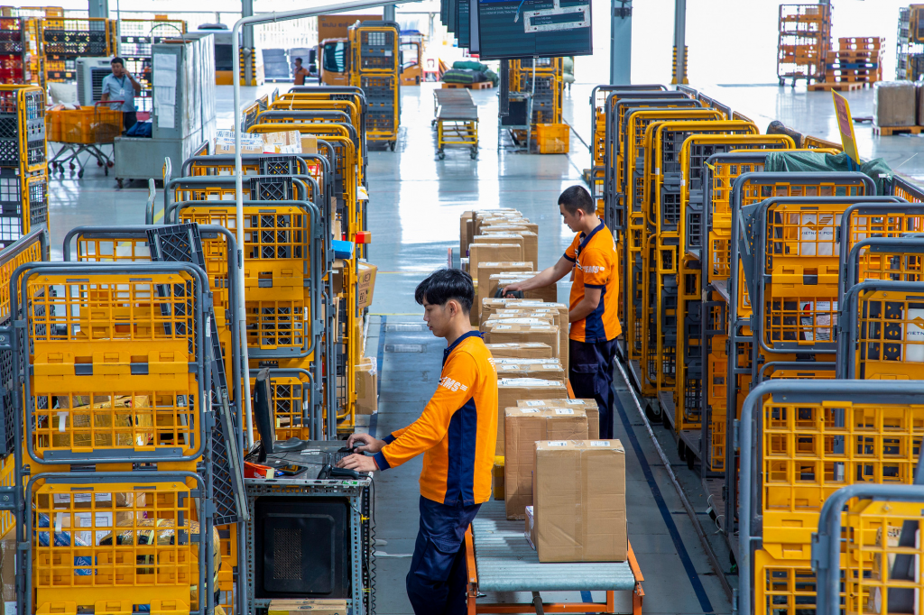 Hoàn thiện khuôn khổ pháp luật, thúc đẩy chuyển đổi số, phát triển hạ tầng bưu chính số. Ảnh: PV Hoàn thiện khuôn khổ pháp luật, thúc đẩy chuyển đổi số, phát triển hạ tầng bưu chính số. Ảnh: PV