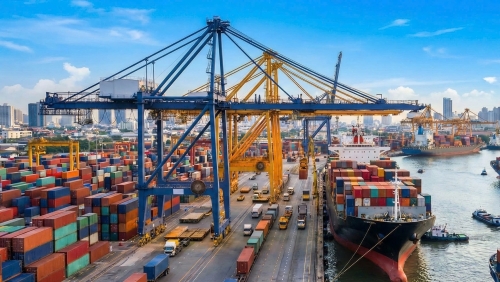 Xuất nhập khẩu tăng tốc trong nửa đầu tháng 12, tiến gần kỷ lục 900 tỷ USD