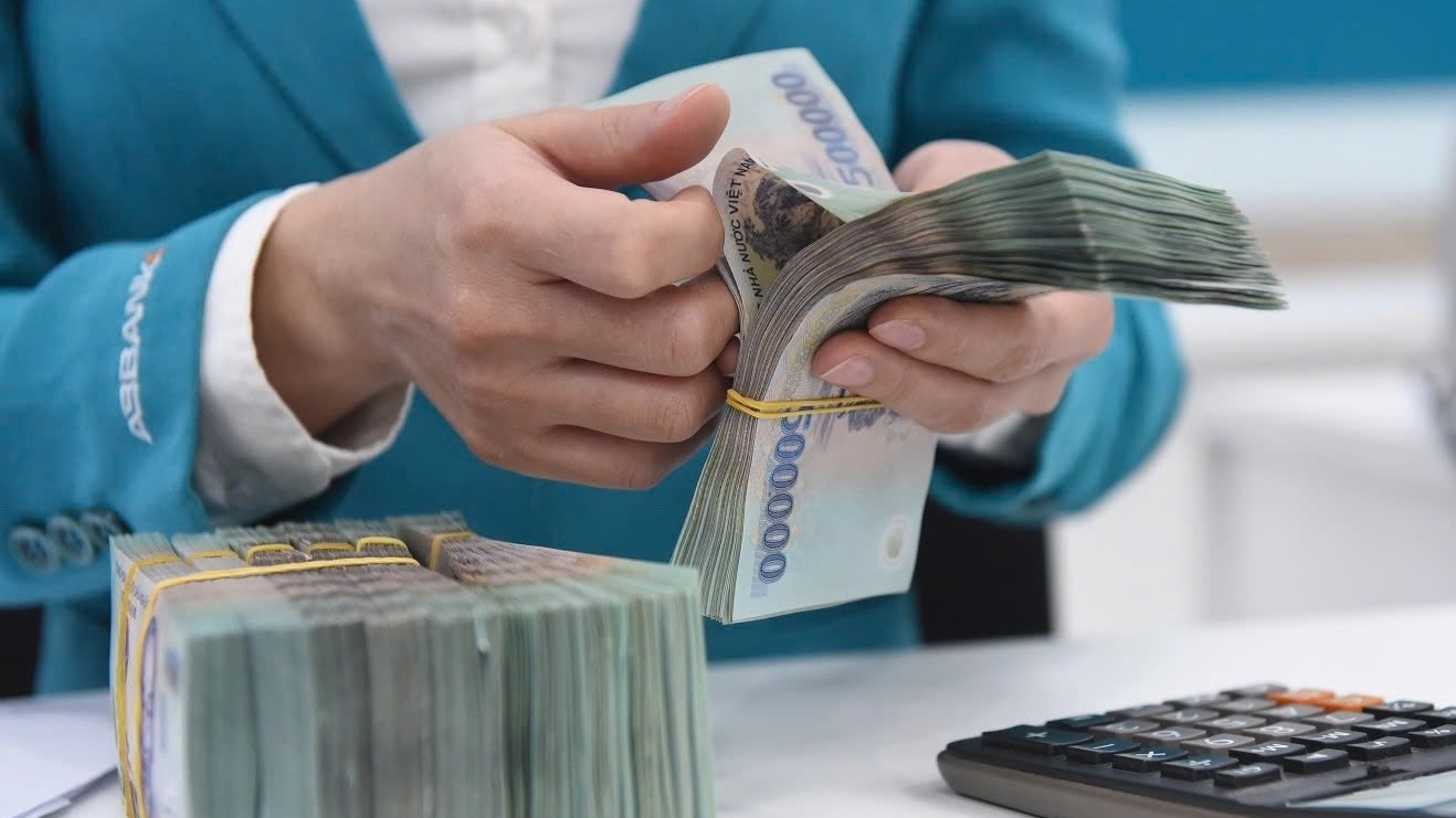 Thu ngân sách vượt 25% dự toán, cán mốc 2,47 triệu tỷ đồng