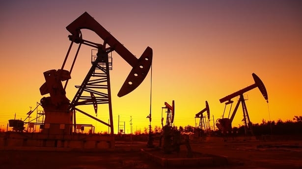 Giá xăng dầu hôm nay 20/12/2025: giá dầu thế giới phục hồi