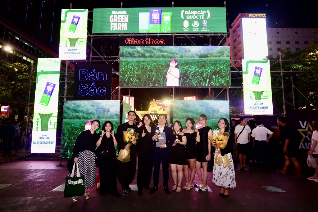 Đại diện Vinamilk tại sự kiện vinh danh Vạn Xuân Awards 2025 (Ảnh: Minh Anh).