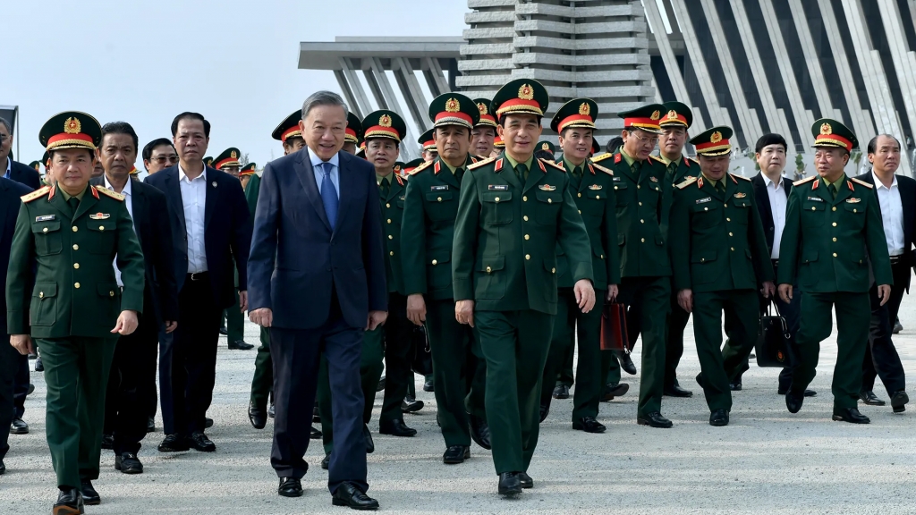 Quân đội Nhân dân vững bước dưới cờ Đảng quang vinh