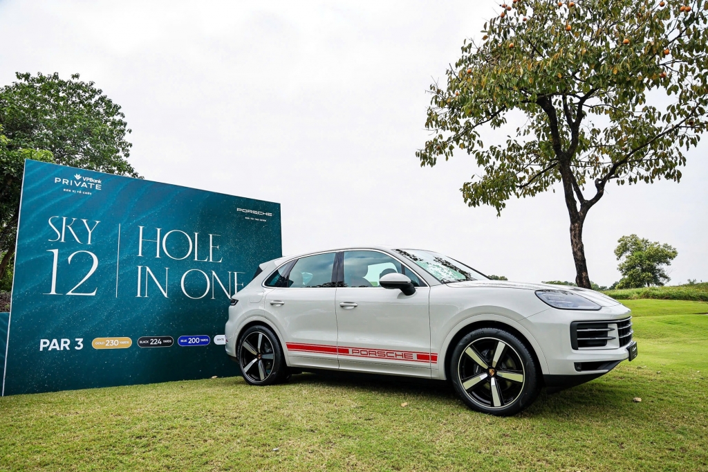 Giải thưởng Hole in one - một chiếc Porsche Cayenne đến từ nhà tài trợ Porsche Việt Nam