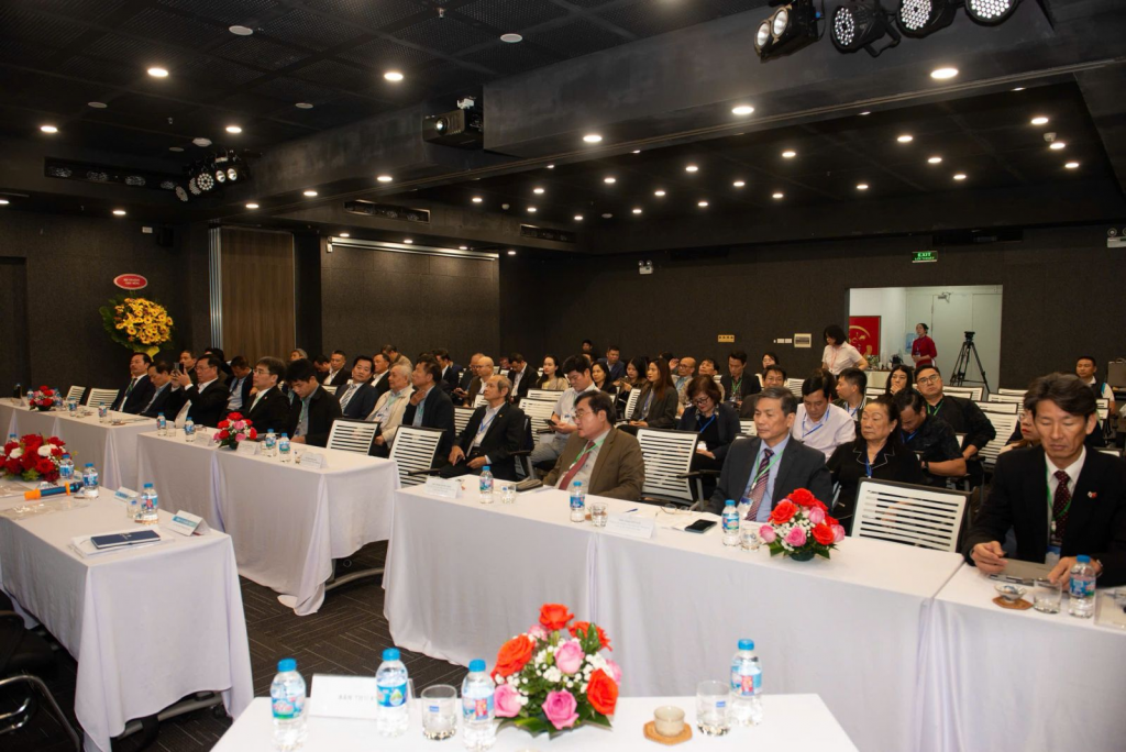 Các đại biểu, khách quý dự Đại hội.