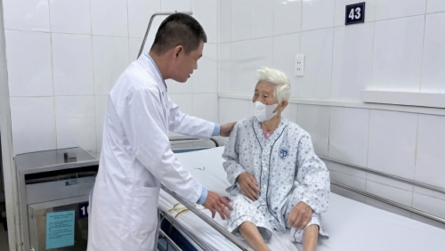 Cấp cứu thành công bệnh nhân 105 tuổi viêm túi mật hoại tử bằng phẫu thuật nội soi