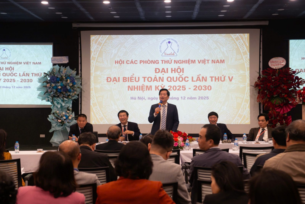 Đoàn Chủ tịch điều hành Đại hội.