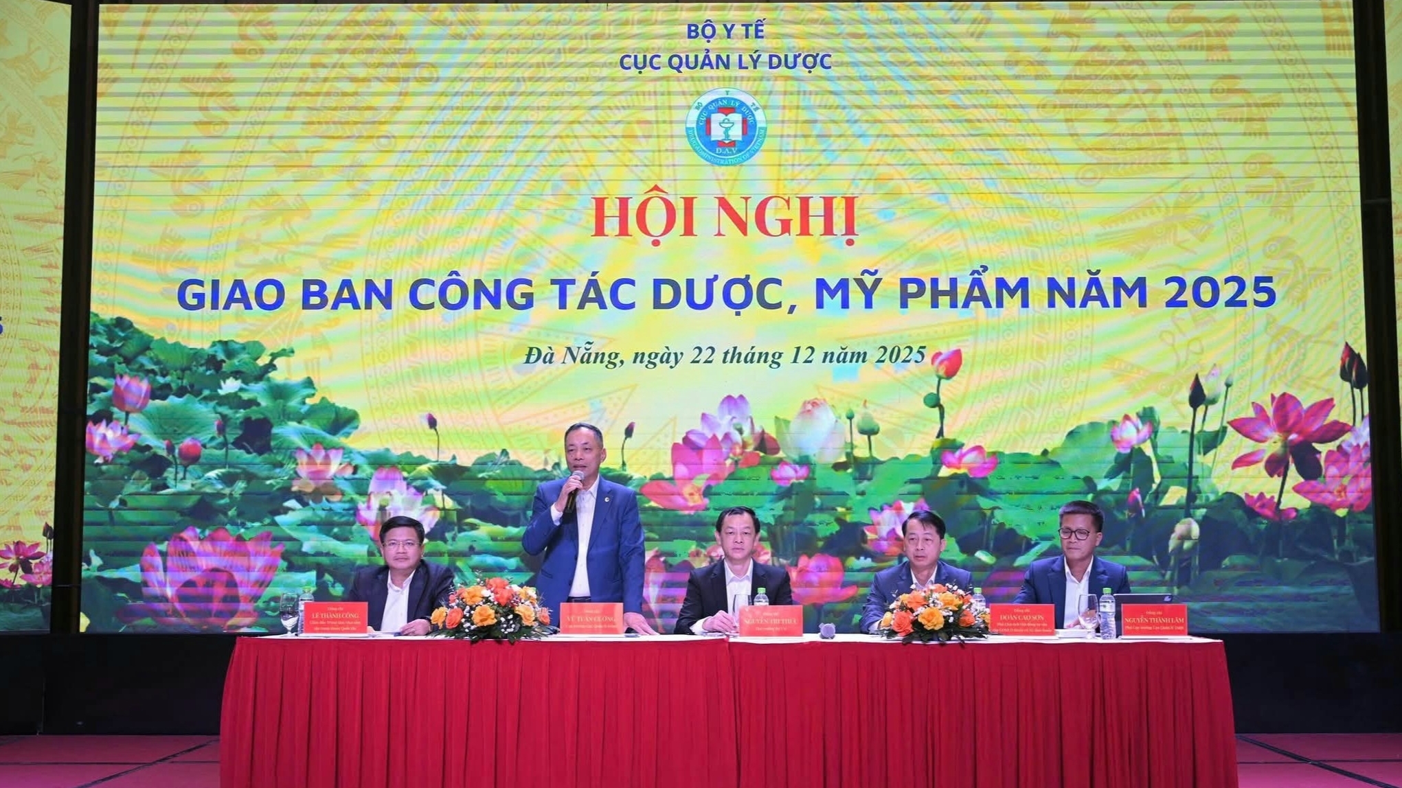 Hoàn thiện thể chế, đẩy mạnh chuyển đổi số, bảo đảm nguồn cung thuốc
