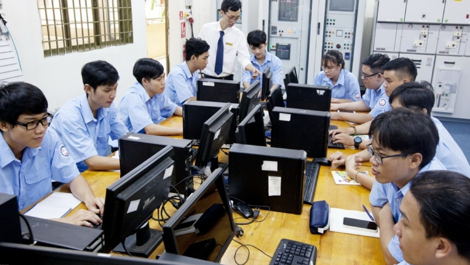 Tạo môi trường pháp lý thuận lợi để phát triển giáo dục nghề nghiệp