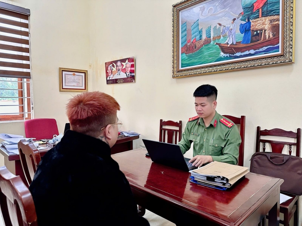 Cơ quan công an làm việc với đối tượng. Ảnh: CQCA