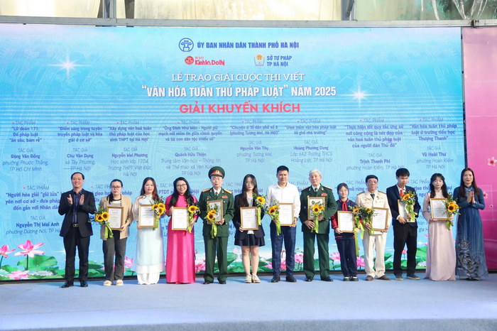 Để văn hóa tuân thủ pháp luật thấm tới từng người dân...