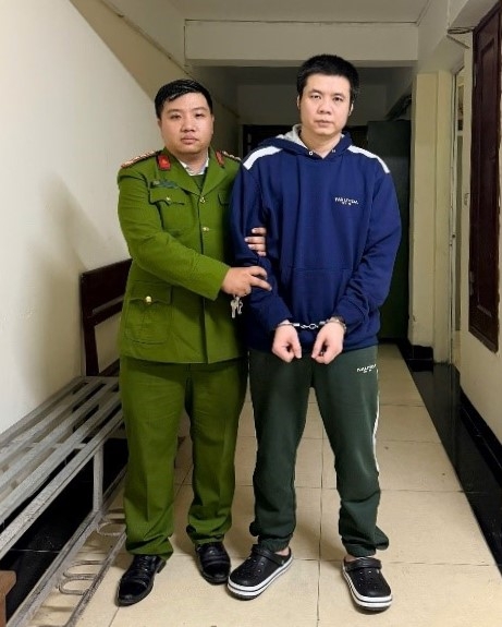 Đối tượng truy nã bị bắt giữ. Ảnh: CQCA