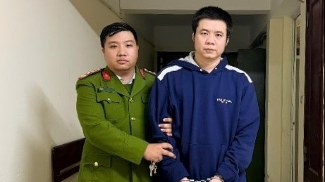 Bắt cựu nhân viên ngân hàng trốn truy nã nhiều năm ở nước ngoài