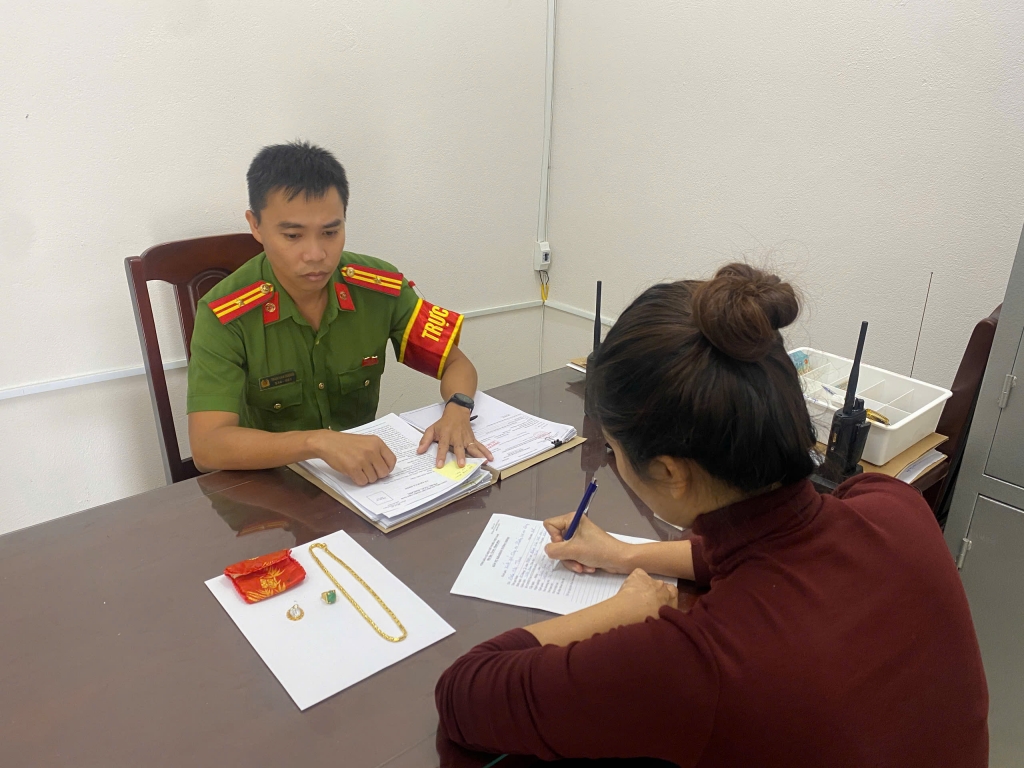 Đối tượng Đoàn Thị Thanh tại cơ quan công an. Ảnh: CQCA