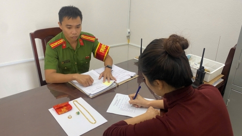 Phát hiện hành vi xấu của người phụ nữ trong phòng ngủ