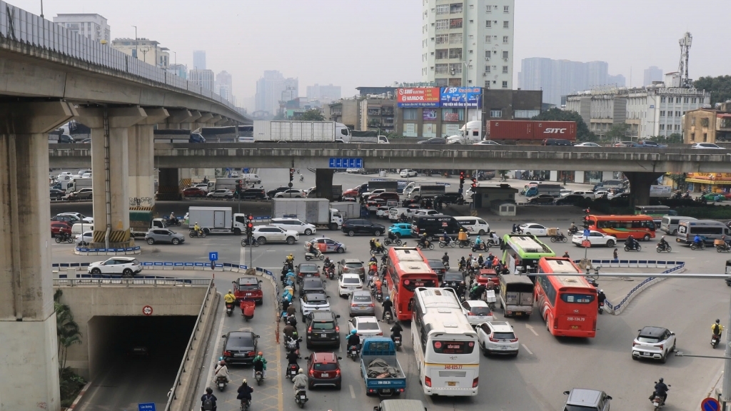 Từ ngày 1/1/2026, Hà Nội thí điểm hạn chế ô tô tải, xe container vào Vành đai 3 giờ cao điểm