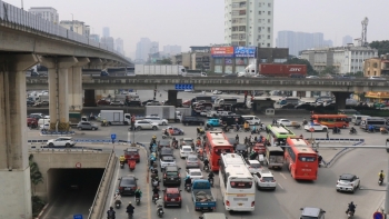 Từ ngày 1/1/2026, Hà Nội thí điểm hạn chế ô tô tải, xe container vào Vành đai 3 giờ cao điểm