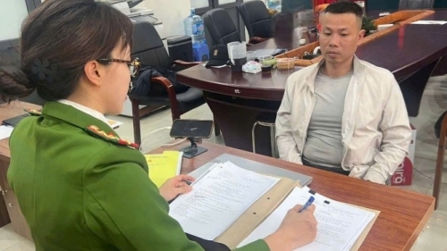 Tạm giữ hình sự tài xế trong vụ lật xe ô tô ở Ngã tư Sở