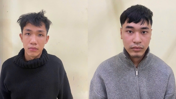 Bên trong căn phòng trọ có 2 nam thanh niên trẻ tuổi