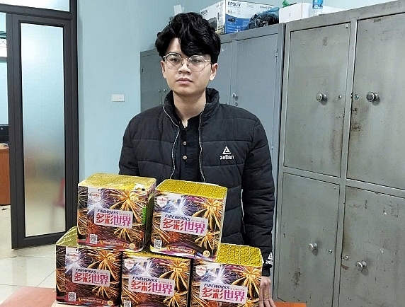 Hà Nội: Bắt giữ 2 đối tượng tàng trữ, mua bán pháo nổ