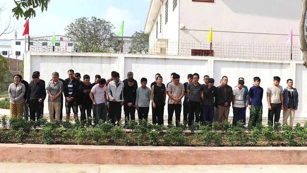 Chế tài xử lý các đối tượng mua bán vũ khí quân dụng