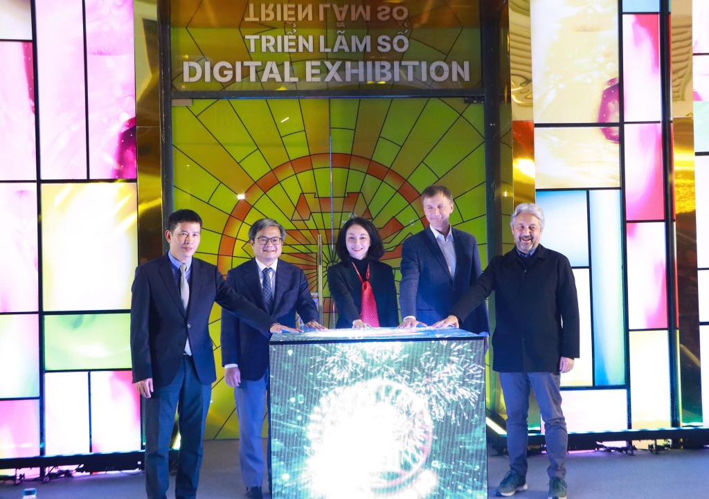 Đặc sắc không gian triển lãm số “Hà Nội Rạng rỡ - Ánh sáng và Di sản” đón Tết Dương lịch 2026