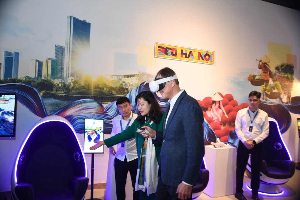 Đặc sắc không gian triển lãm số “Hà Nội Rạng rỡ - Ánh sáng và Di sản” đón Tết Dương lịch 2026