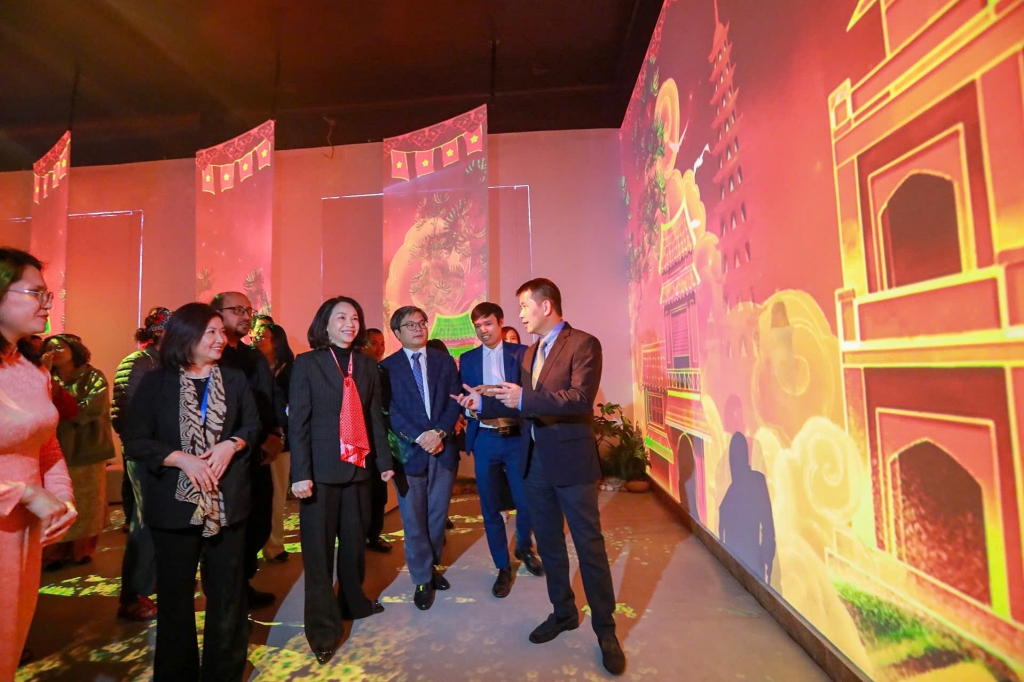 Đặc sắc không gian triển lãm số “Hà Nội Rạng rỡ - Ánh sáng và Di sản” đón Tết Dương lịch 2026