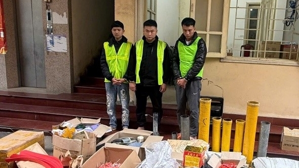 3 nam thanh niên ở Cầu Bầu rủ nhau sản xuất pháo nổ mang bán