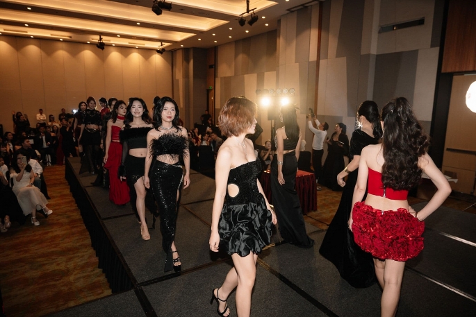 Khi phụ nữ bước lên sân khấu bằng sự tự tin