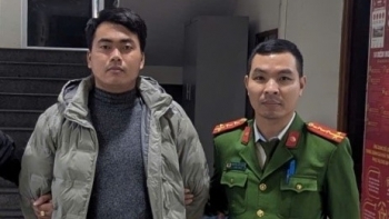 Vận động đối tượng truy nã Nguyễn Duy Long ra đầu thú