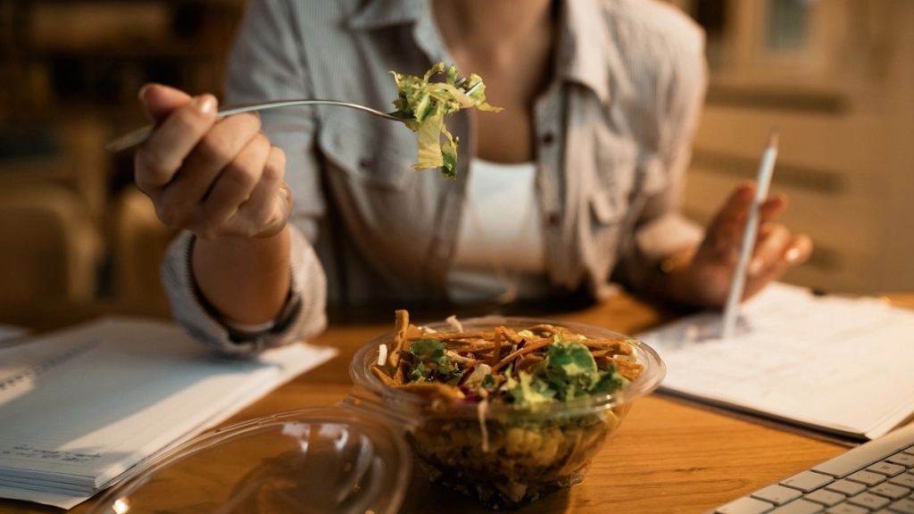 Ăn tối đúng cách không gây tăng cân: 6 thực phẩm giúp giảm mỡ, tăng cơ hiệu quả