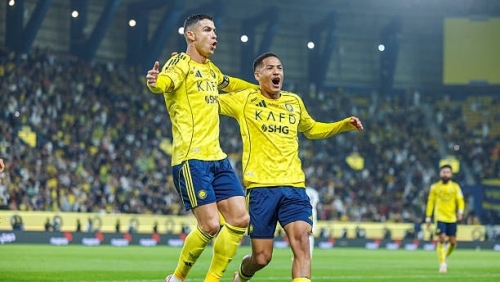 Cristiano Ronaldo lập siêu phẩm, tiến sát cột mốc 1.000 bàn thắng