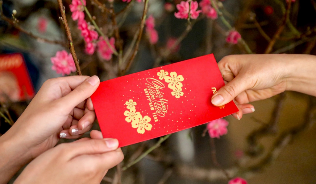 Tặng quà Tết Bính Ngọ 2026 cho người có công và đối tượng yếu thế