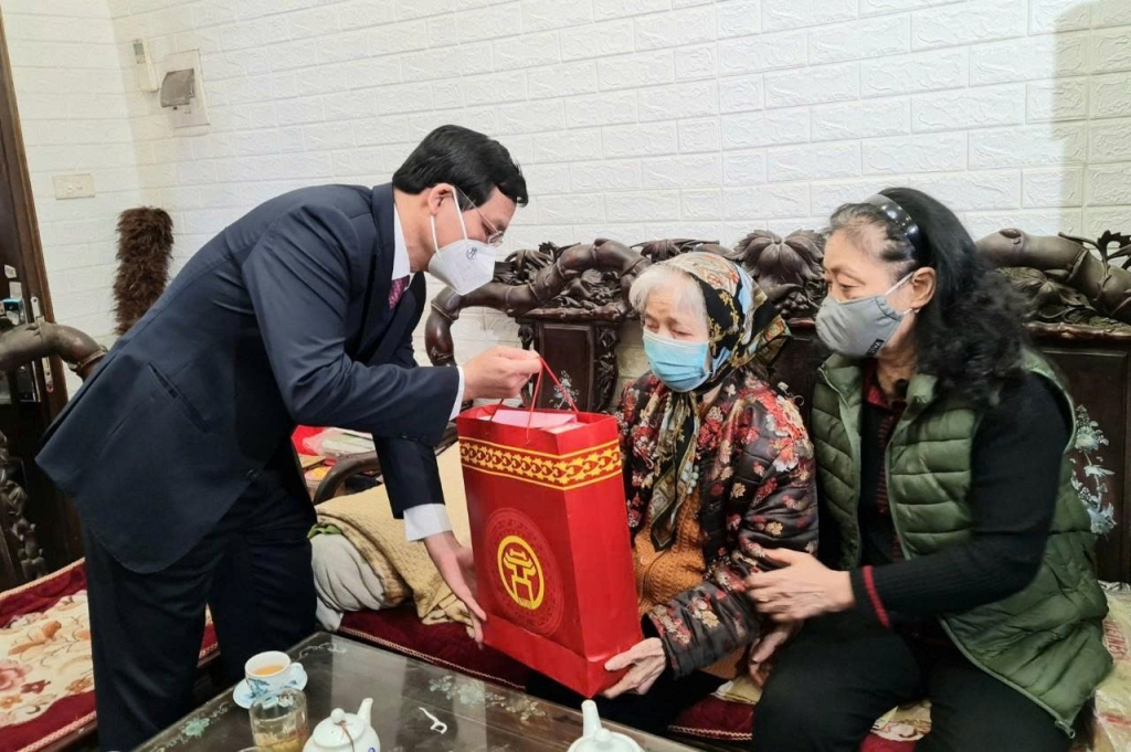 Gần 30.000 suất quà Tết Bính Ngọ 2026 đến với người nghèo, công nhân và đối tượng yếu thế Gần 30.000 suất quà Tết Bính Ngọ 2026 đến với người nghèo, công nhân và đối tượng yếu thế