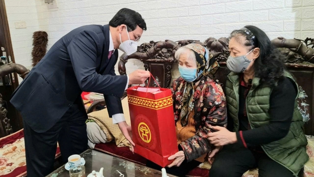 Gần 30.000 suất quà Tết Bính Ngọ 2026 đến với người nghèo, công nhân và đối tượng yếu thế