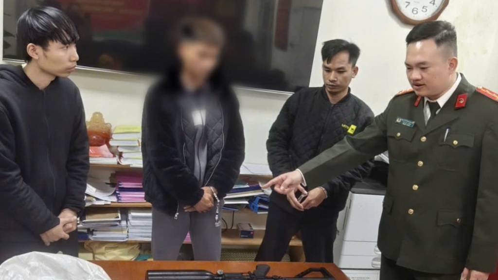 Bắt giữ 3 đối tượng mua bán súng trên mạng xã hội