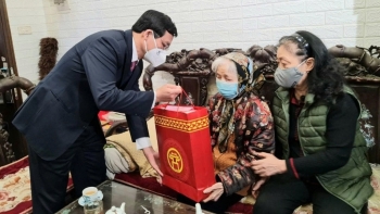 Gần 30.000 suất quà Tết Bính Ngọ 2026 đến với người nghèo, công nhân và đối tượng yếu thế