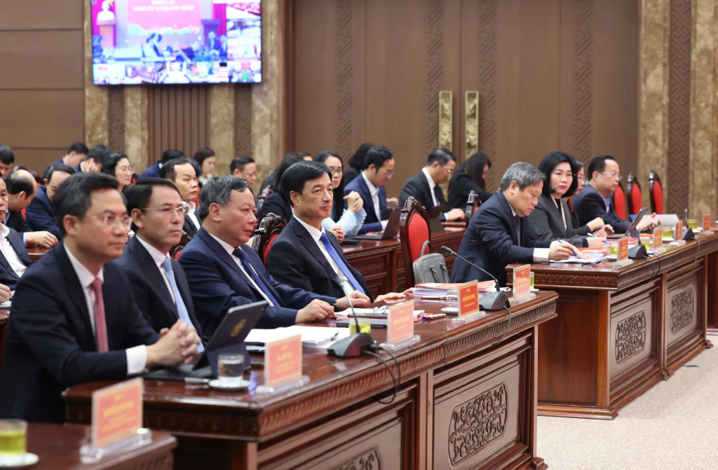 Ủy viên Bộ Chính trị, Bí thư Thành ủy Nguyễn Duy Ngọc cùng các đồng chí lãnh đạo TP tham dự hội nghị tại điểm cầu Thành ủy Hà Nội. Ủy viên Bộ Chính trị, Bí thư Thành ủy Nguyễn Duy Ngọc cùng các đồng chí lãnh đạo TP tham dự hội nghị tại điểm cầu Thành ủy Hà Nội.