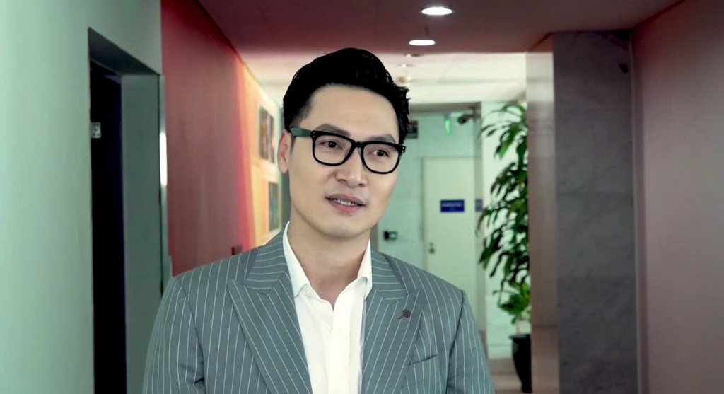 Khán giả "vỗ tay" cho màn chuyển vai ấn tượng nhất trong sự nghiệp của Mạnh Trường