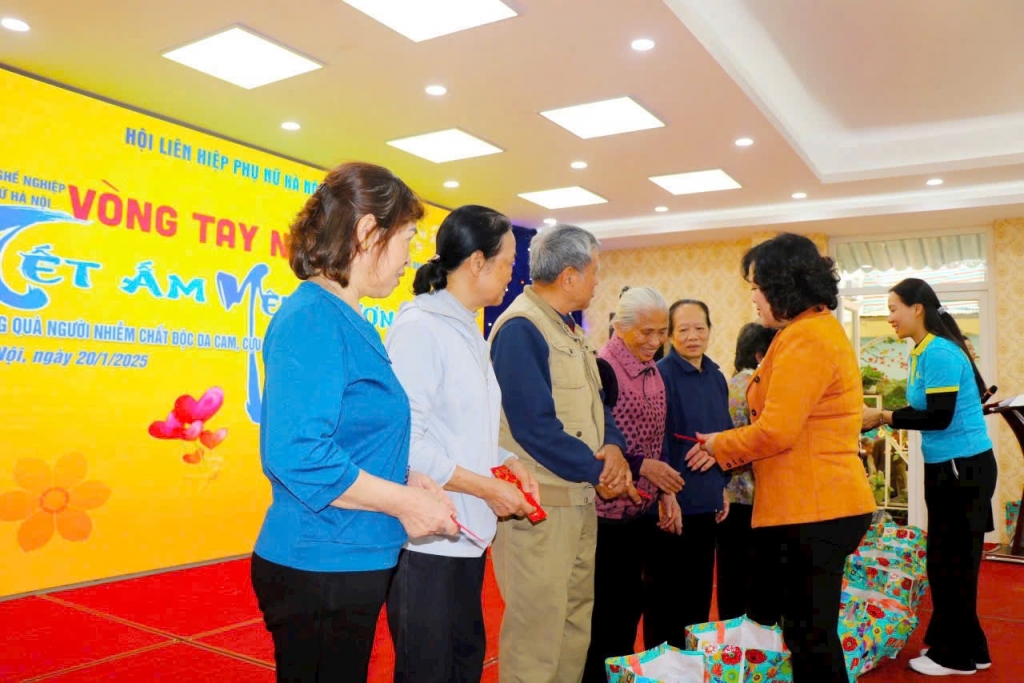 Mặt trận Tổ quốc Việt Nam TP Hà Nội trao tặng hơn 89.000 suất quà Tết cho người có hoàn cảnh khó khăn