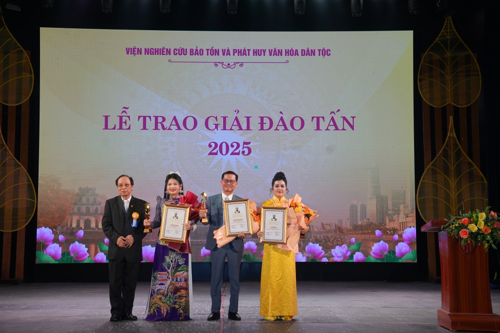 Giải thưởng Đào Tấn 2025: Vinh danh những người bền bỉ giữ lửa văn hóa dân tộc