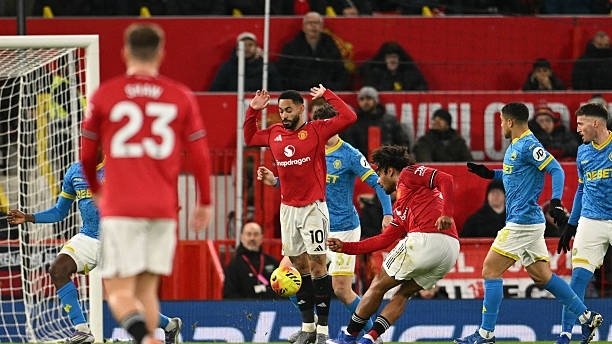 Man Utd lại đánh rơi chiến thắng trên sân nhà Old Trafford